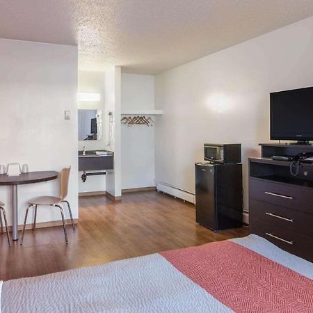 Motel Bo-Camrose, Ab エクステリア 写真