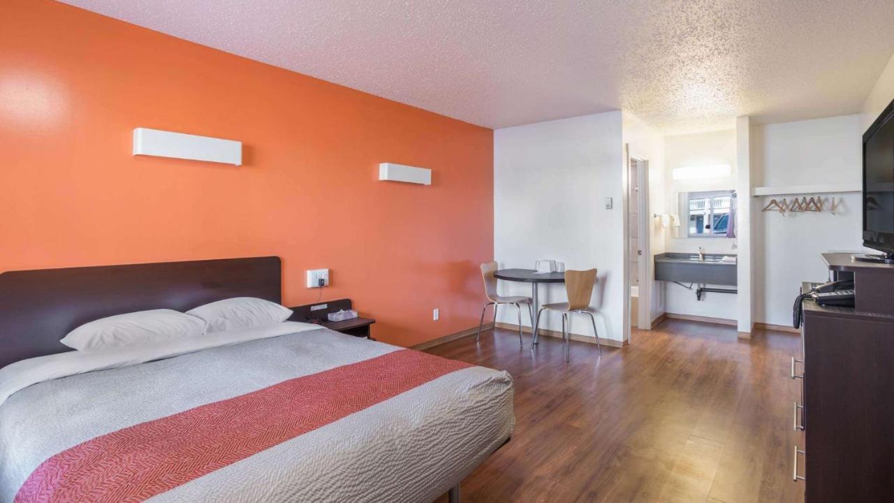 Motel Bo-Camrose, Ab エクステリア 写真
