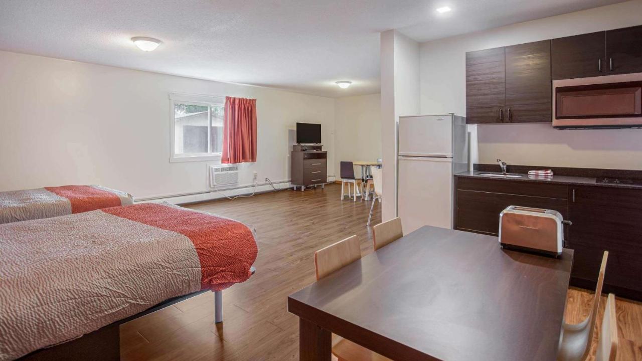 Motel Bo-Camrose, Ab エクステリア 写真