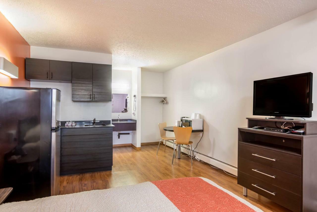 Motel Bo-Camrose, Ab エクステリア 写真
