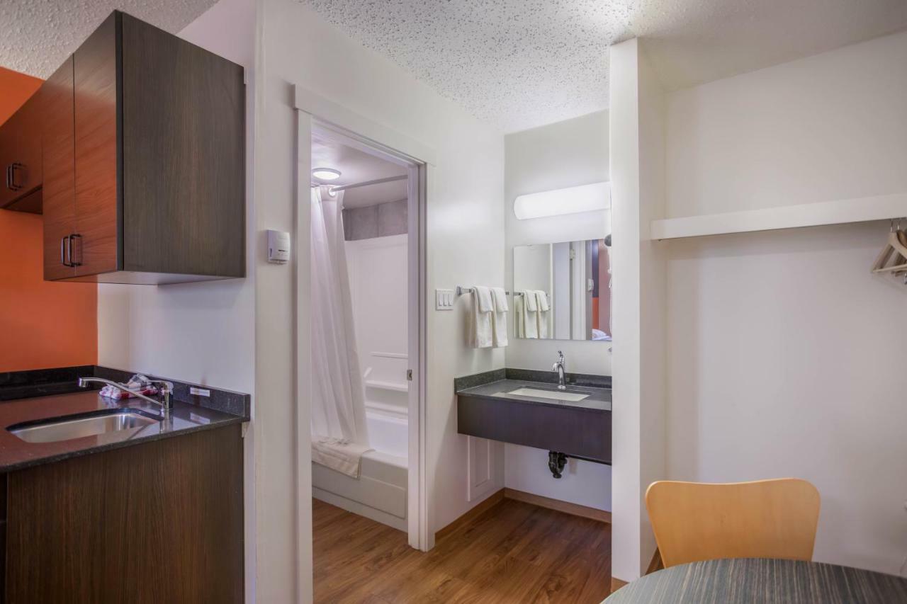 Motel Bo-Camrose, Ab エクステリア 写真