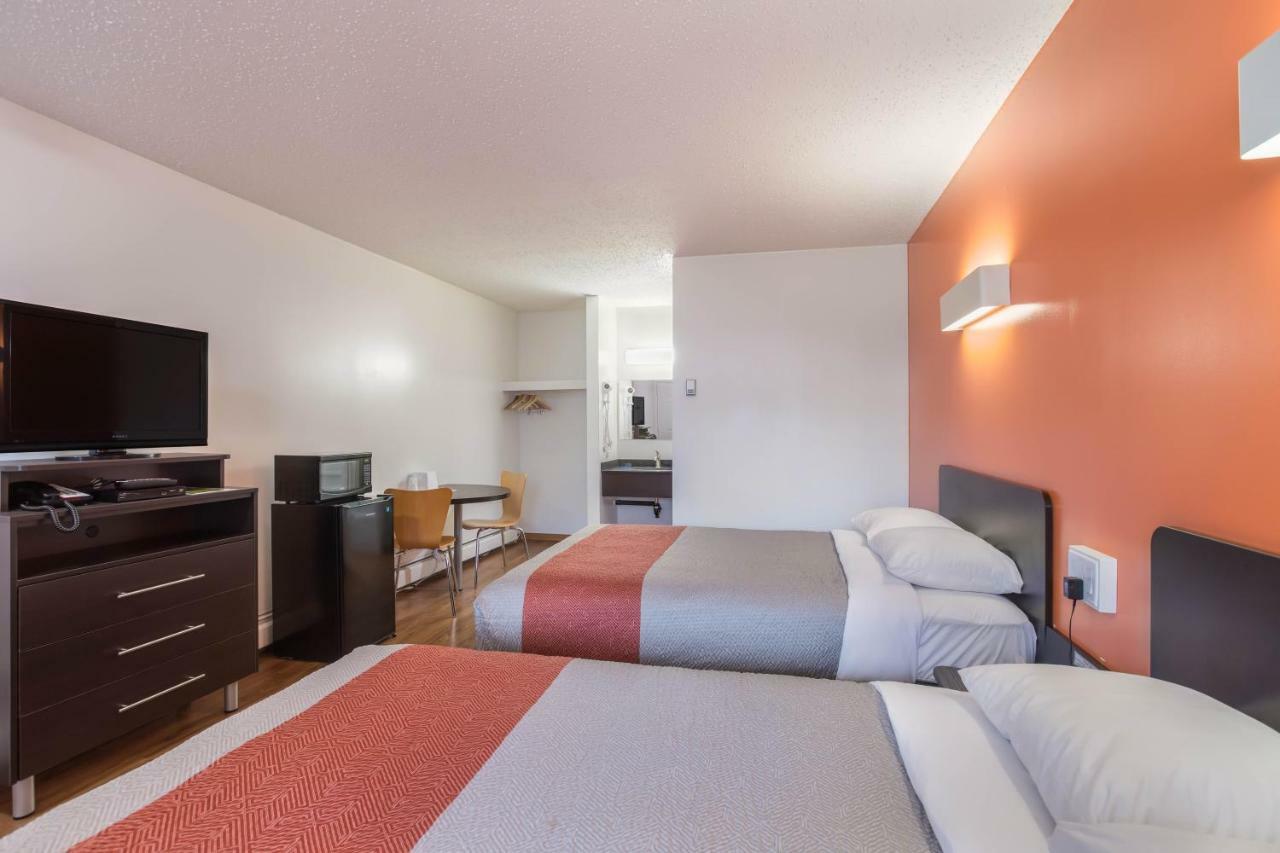Motel Bo-Camrose, Ab エクステリア 写真